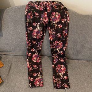 Black skinny jeans with rose detailing